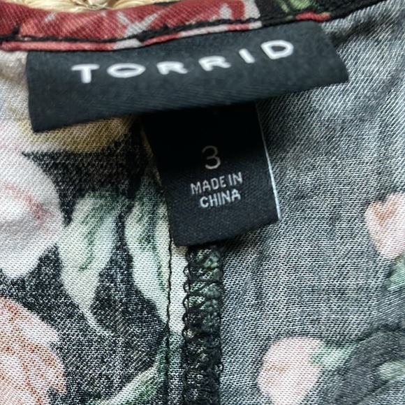 TORRID Black Floral Top 3X - Picture 4 of 9